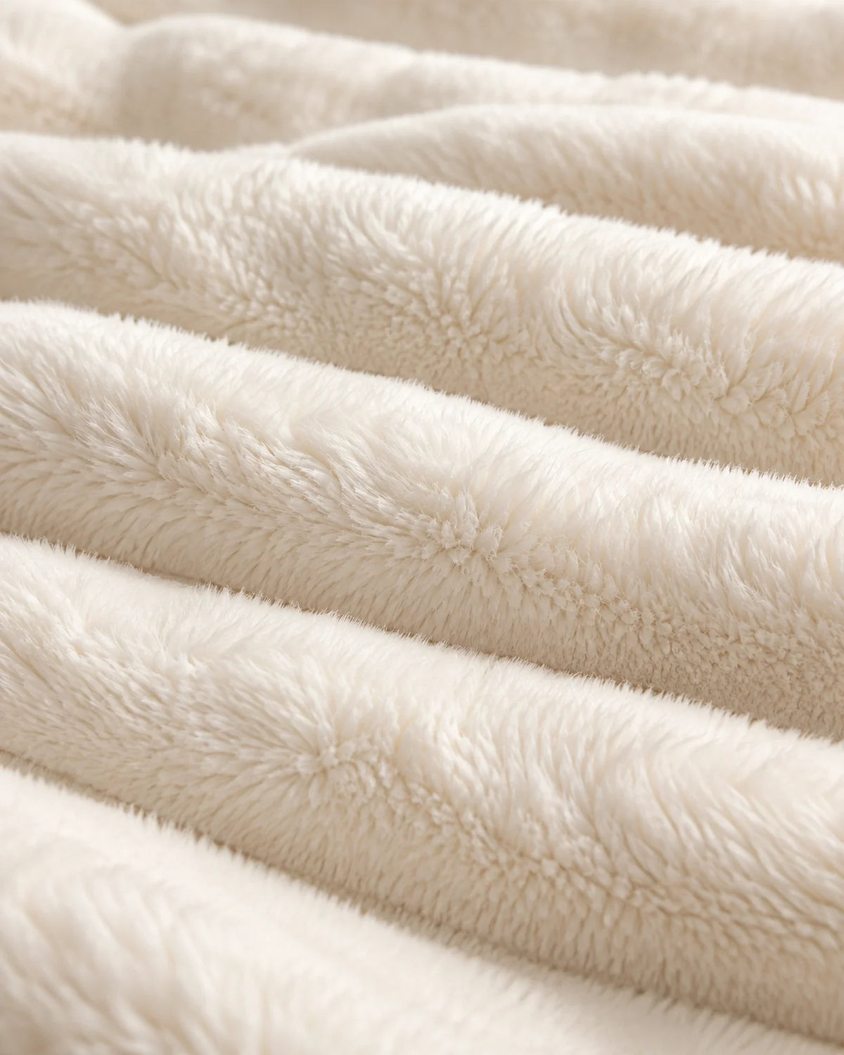The Cherish Company — ArdoToasty™ Oversized Plush Fleece Blanket in White