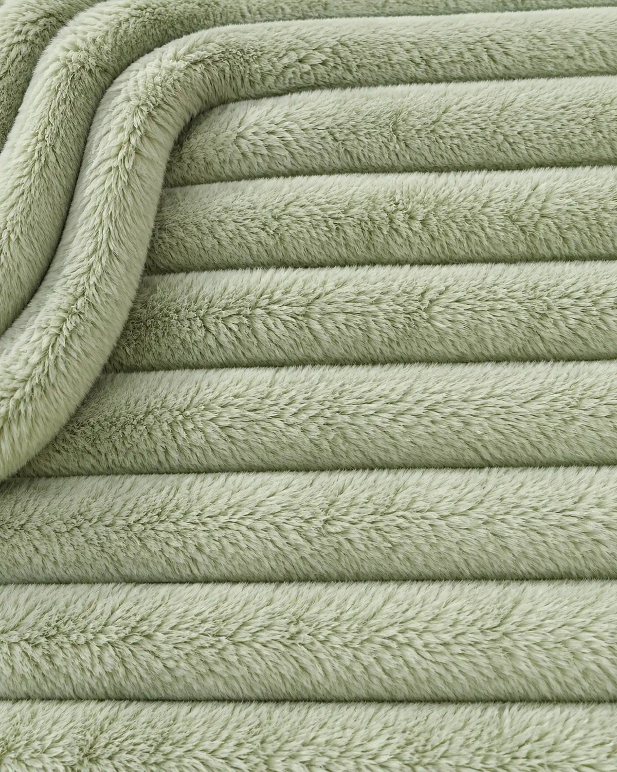 The Cherish Company — ArdoToasty™ Oversized Plush Fleece Blanket in Green