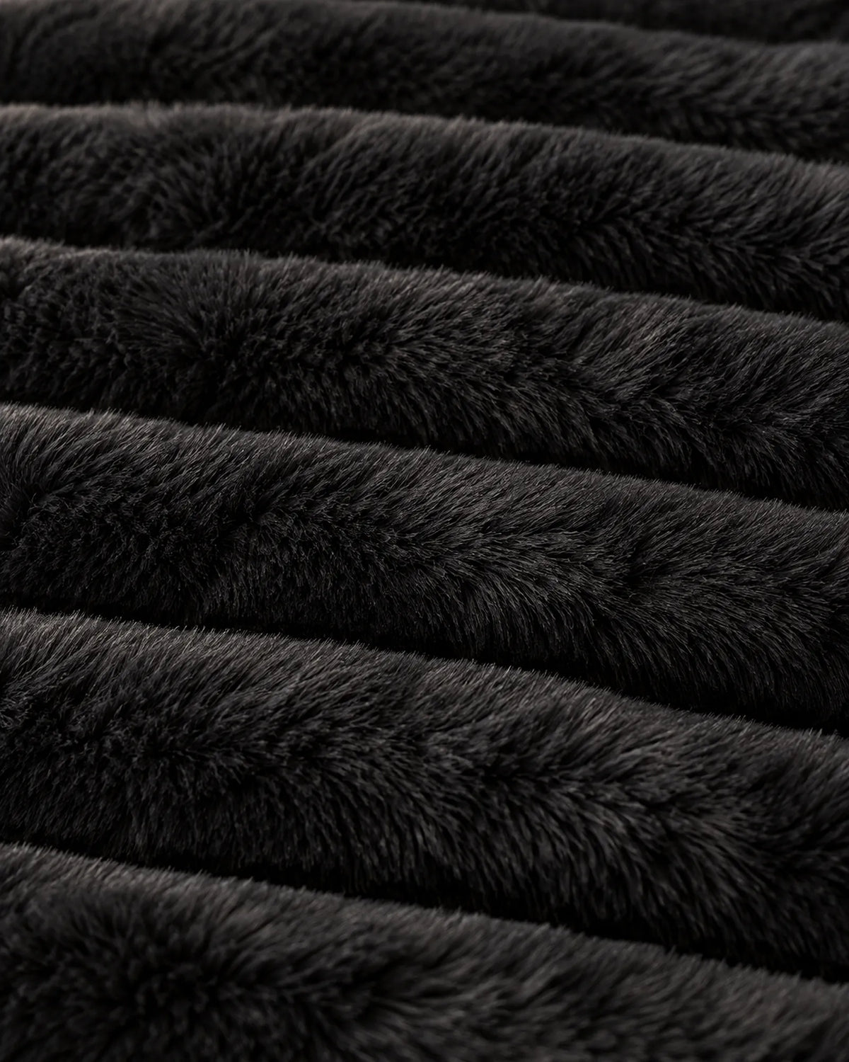 The Cherish Company — ArdoToasty™ Oversized Plush Fleece Blanket in Limited Edition: Black