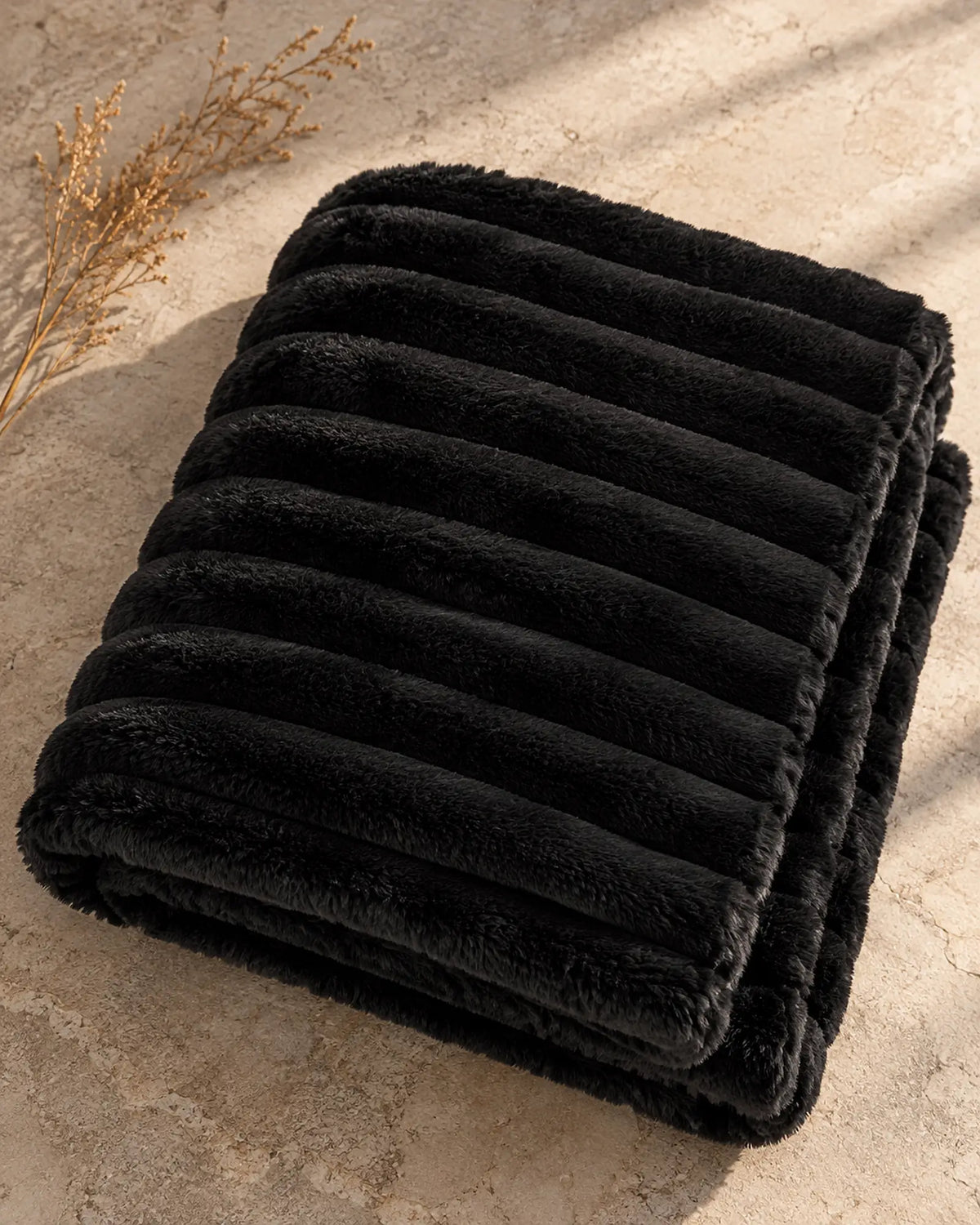 The Cherish Company — ArdoToasty™ Oversized Plush Fleece Blanket in Limited Edition: Black