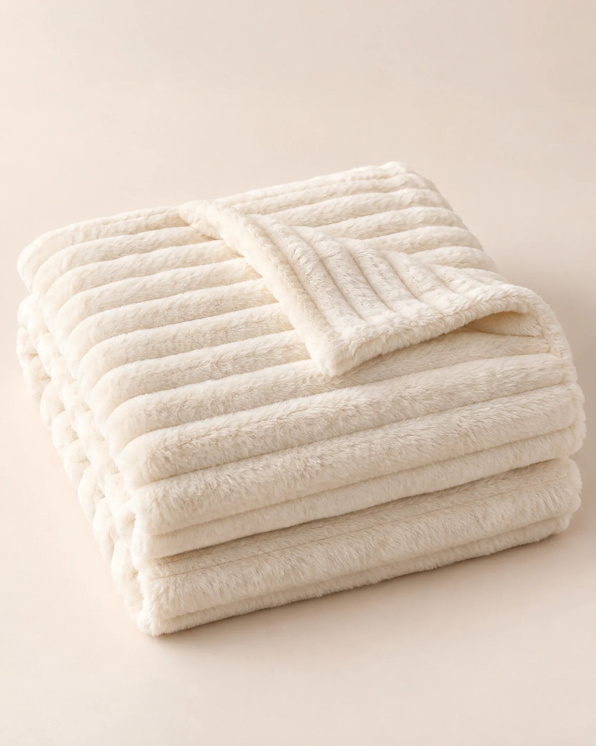 The Cherish Company — ArdoToasty™ Oversized Plush Fleece Blanket in White