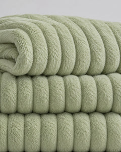 The Cherish Company — ArdoToasty™ Oversized Plush Fleece Blanket in Green
