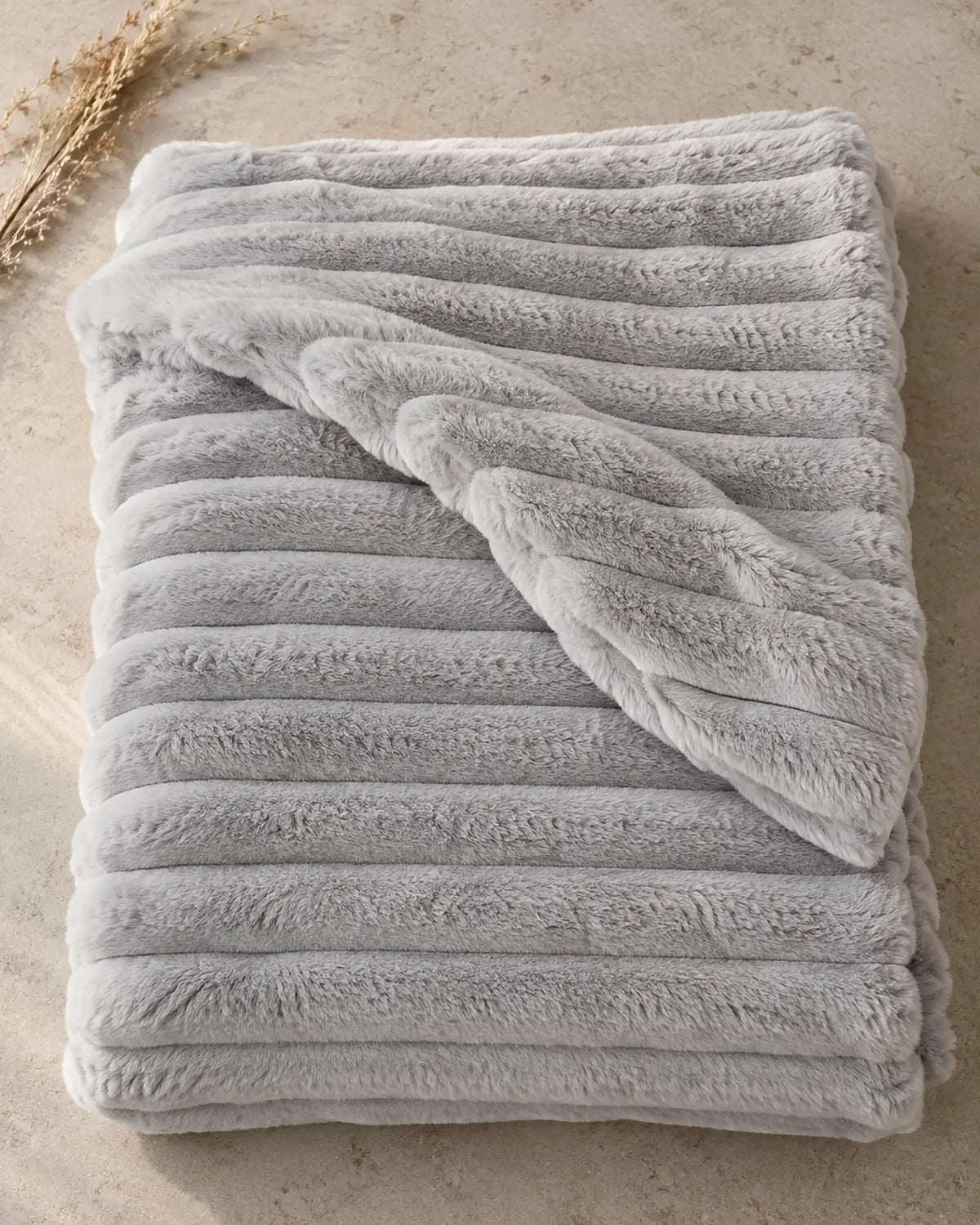The Cherish Company — ArdoToasty™ Oversized Plush Fleece Blanket in Light Grey