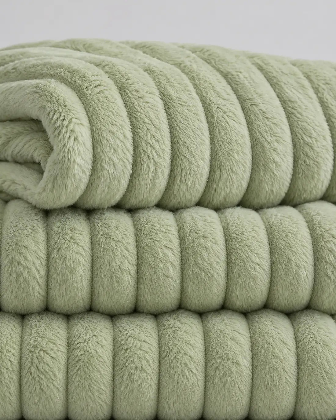 ArdoToasty plush ribbed fleece blanket in green, folded